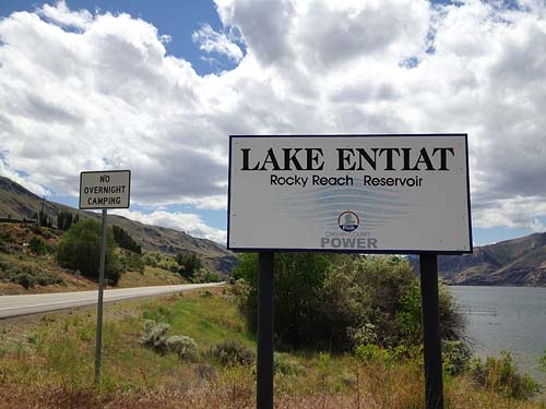 parking lot sign, Lake Entiat roadside viewpoint, Douglas County, Washington