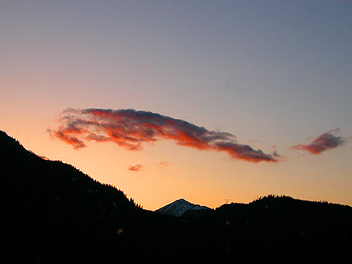 sunset near Snoqualmie Pass on 5 May 2019