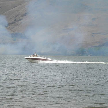 speedboat in lake, Lake Entiat roadside viewpoint, Douglas County, Washington