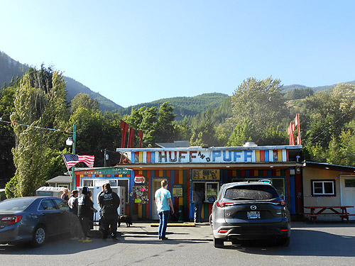 Huff-n-Puff burger joint, Randle, Washington