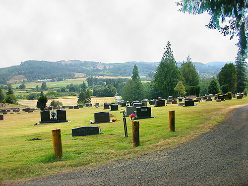 Menlo Fern Hill Cemetery, clouds about to clear