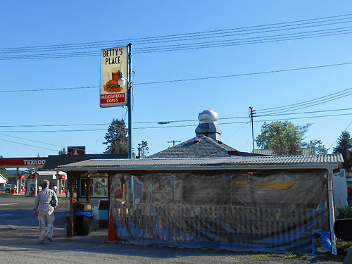 Betty's Place, superior burger joint in Toledo, Washington