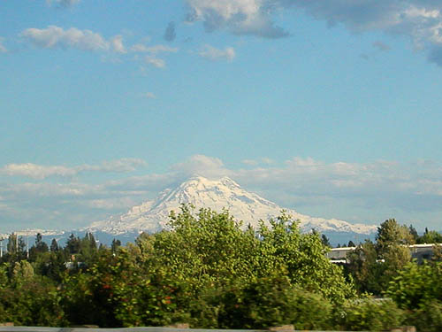 Mount Rainier seen from Tacoma, Washington on 2 May 2016