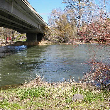 Yakima River full of water, Thorp Highway Bridge, near Ellensburg, Kittitas County, Washington